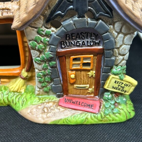 New in box limited edition Beasty Bungalow Creepy Hollow lighted figurine - Picture 6 of 9